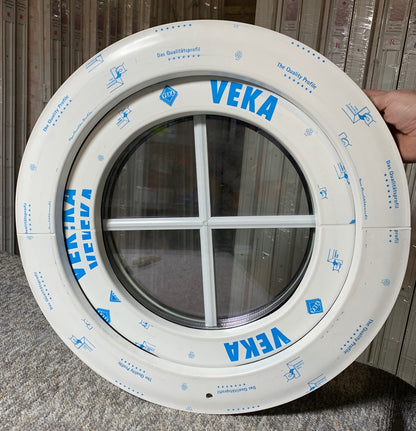Rundt vindue med kip ind ø 65 med sprosser