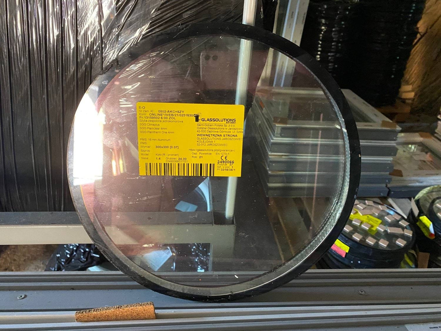 Rundt glas ø 50 cm produktbillede med mærkat