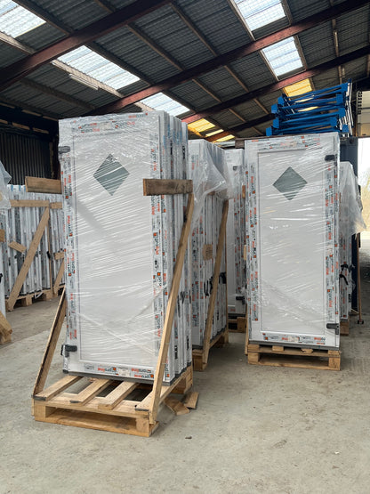 95 x 198 Udhusdør yderdør glas på spids i hvid pvc